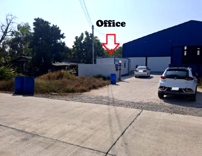 เช่าโรงงาน ลำลูกกา ปทุมธานี : ให้เช่าโกดังพร้อมสำนักงาน ติดถนนใหญ่ / พื้นที่ 800 ตารางเมตร / มีเครนยกของ ขนาด 3 ตัน / ทำเล คลอง 11 ลำลูกกา / รถเทรลเลอร์ เข้าออก สะดวก