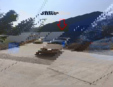 ให้เช่าโกดังพร้อมสำนักงาน ติดถนนใหญ่ / พื้นที่ 800 ตารางเมตร / มีเครนยกของ ขนาด 3 ตัน / ทำเล คลอง 11 ลำลูกกา / รถเทรลเลอร์ เข้าออก สะดวก