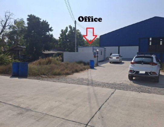 รูป ให้เช่าโกดังพร้อมสำนักงาน ติดถนนใหญ่ / พื้นที่ 800 ตารางเมตร / มีเครนยกของ ขนาด 3 ตัน / ทำเล คลอง 11 ลำลูกกา / รถเทรลเลอร์ เข้าออก สะดวก - รูปที่ 1/12