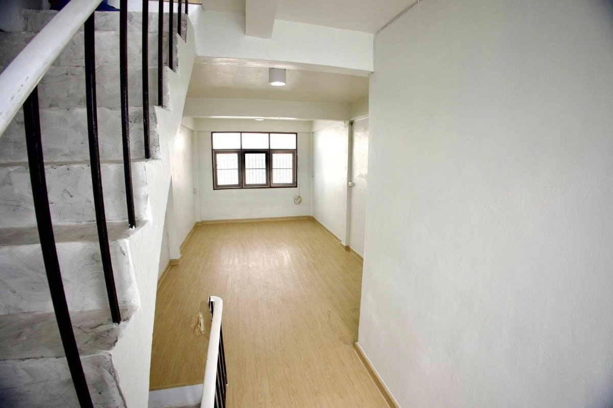รูป 🏡 รหัส TH071 | ให้เช่าทาวน์เฮ้าส์ 4 ชั้น หลังมุม + ดาดฟ้า (รีโนเวทใหม่ทั้งหลัง) ย่านสาทร 11 ใกล้ BTS เซนต์หลุยส์ เลี้ยงสัตว์ได้ 🐾 - รูปที่ 8/11