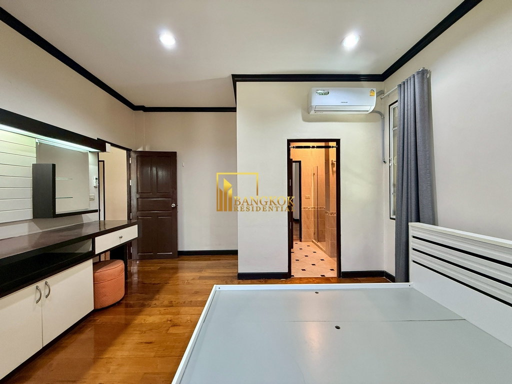 รูป Spacious 4 Bedroom House For Rent in Popular Ekkamai Area - BR27871SH - รูปที่ 32/39