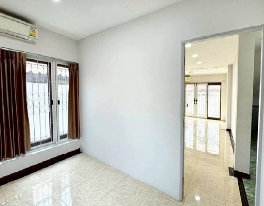 รูป ให้เช่าบ้านเดี่ยว 2 ชั้น ซอยพัฒนาการ 50 / บ้านรีโนเวทใหม่ / ไม่มีเฟอร์นิเจอร์ / แอร์ 6 เครื่อง / อยู่อาศัย หรือ Home Office จดบริษัทได้ - รูปที่ 7/15