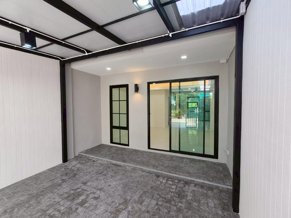 รูป 🏠🔥 ทาวน์โฮม 2 ชั้น ย่านมีนบุรี–รามอินทรา ทำเลฮิต เดินทางง่าย พร้อมอยู่ทันที 🔥🏠 - รูปที่ 2/30