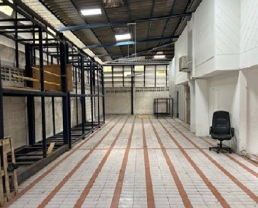 รูป ให้เช่าโกดัง โรงงาน พร้อมสำนักงาน พร้อมบ้านพัก / ซอยพัฒนาการ 76 พื้นที่ใช้สอย 1000 ตารางเมตร / รถใหญ่เข้าออกได้ จอดหน้าโกดัง - รูปที่ 14/14