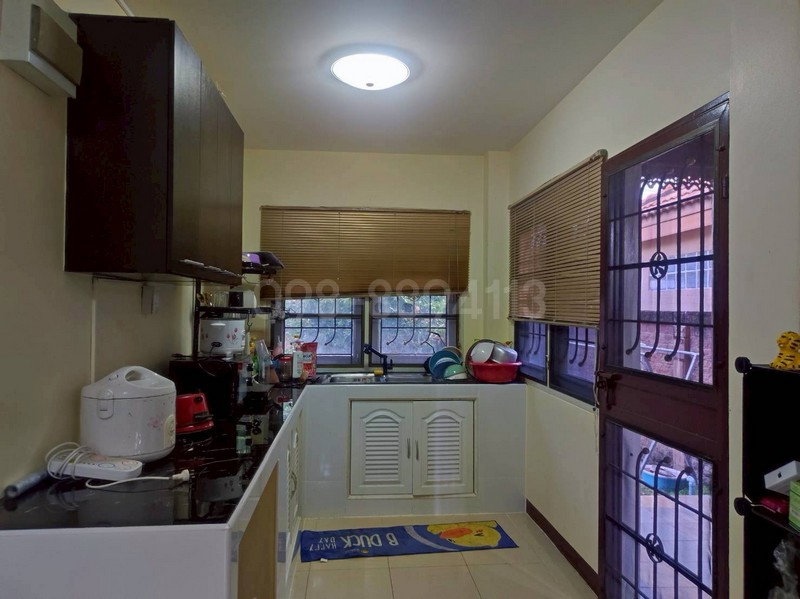 รูป ขายบ้านเดี่ยว 2 ชั้น บ้านฉัตรหลวง สามโคก ปทุมธานี เนื้อที่ 51.4 ตรว 3นอน 2น้ำ หมู่บ้านติดถนนใหญ่ เดินทางสะดวกสบาย บรรยากาศร่มรื่น - รูปที่ 7/8