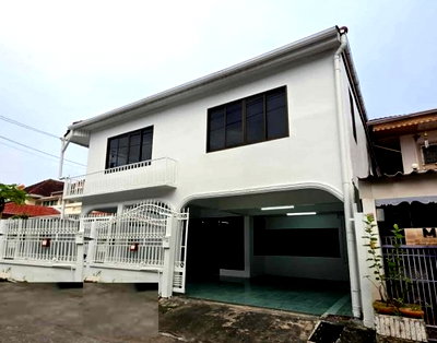 เช่าบ้านเดี่ยว ถนนประดิษฐ์มนูธรรม :  ให้เช่าบ้านเดี่ยว 2 ชั้น ย่านลาดพร้าว หมู่บ้าน ระเบียงทอง 4 ซอยนาคนิวาส 44 / ใกล้ทางด่วน ใกล้รถไฟฟ้า สถานีโชคชัย 4 /อยู่อาศ้ย หรือ Home Office 