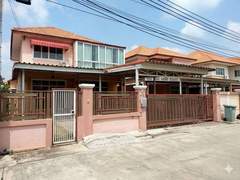 ให้เช่า บ้านเดี่ยว หมู่บ้านพนาสนธิ์การ์เด้นโฮม9 เนื้อที่ 70.4 ตร.ว ทำเลดี ในซอยวัดหลวงพ่อโต 