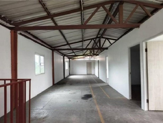 รูป ให้เช่าโกดังพร้อมสำนักงาน / พื้นที่โกดัง 335 ตารางเมตร / ทำเล ซอยลาดกระบัง 42 / ใกล้สนามบินสุวรรณภูมิ / รถ 10 ล้อ เข้า ออกได้ - รูปที่ 10/12