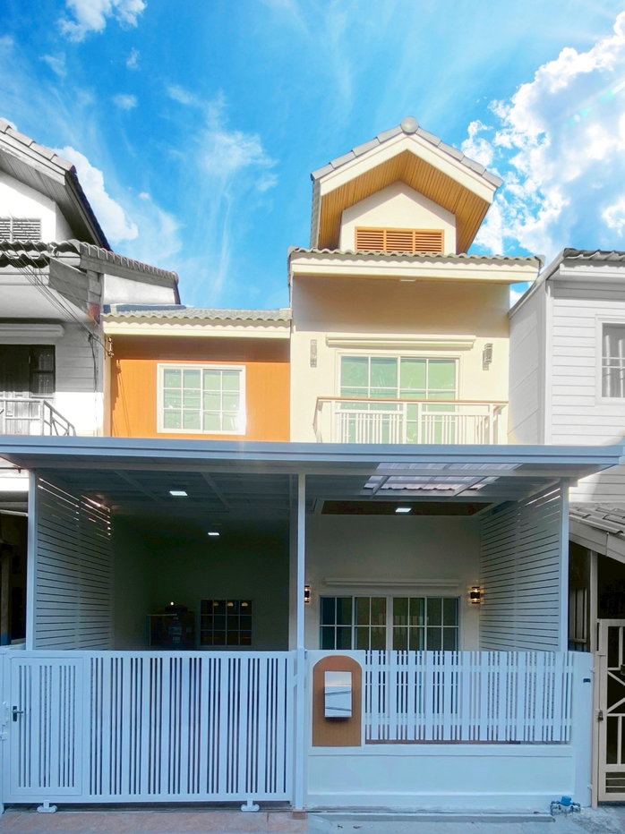 รูป 📣 ขายบ้านรีโนเวท 🚩ทำเลดี ย่านซอยนวลจันทร์ 🏡 ทาวน์เฮ้าส์ 2 ชั้น เนื้อที่ 19.50 ตร.ว. 👉 3 ห้องนอน 2 ห้องน้ำ  ครัวแยก 🎉 ราคาเพียง 2.89 ล้านบาท - รูปที่ 1/19