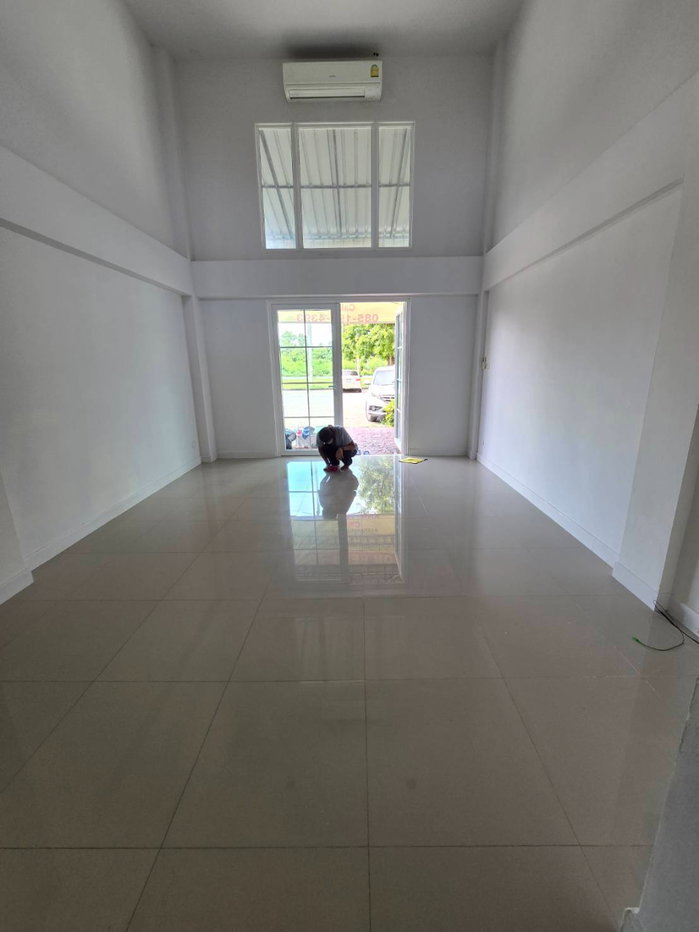 รูป 🎈📢ให้เช่า ทาวน์โฮม /โฮมออฟฟิตห้องมุม 3.5 ชั้น ติด ABAC บางนา โครงการเมทโทรบิซทาวน์ บรรยากาศสไตล์ยุโรป - รูปที่ 10/15