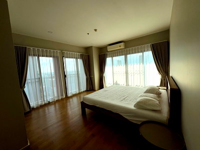 Condos for sale : P0618 | Noble Reveal, 2 bedroom condo, large room with tenants, potential location, suitable for investment.