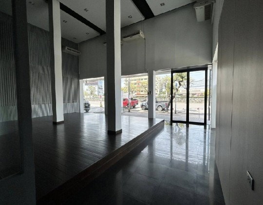 รูป  ให้เช่าอาคารสำนักงาน / โชว์รูม 4 ชั้น ริมถนนกิ่งแก้ว (ริมถนน) /Renovate ใหม่ /เหมาะเป็นสำนักงาน , showroom , อื่น ๆ จดบริษัทได้ - รูปที่ 8/20