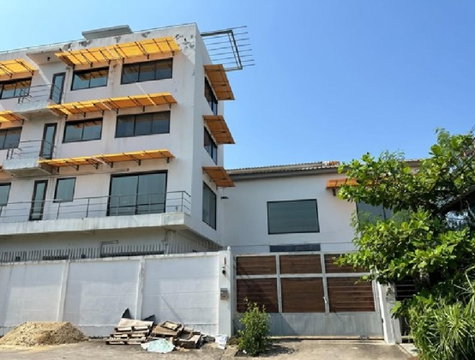 ให้เช่าอาคารสำนักงาน 4 ชั้น พร้อมโกดัง ซอยสุขุมวิท 101 เข้าซอยไม่ลึก ใกล้ BTS ปุณณวิถี จอดรถได้ 12 คัน เหมาะหลากหลายธุรกิจ