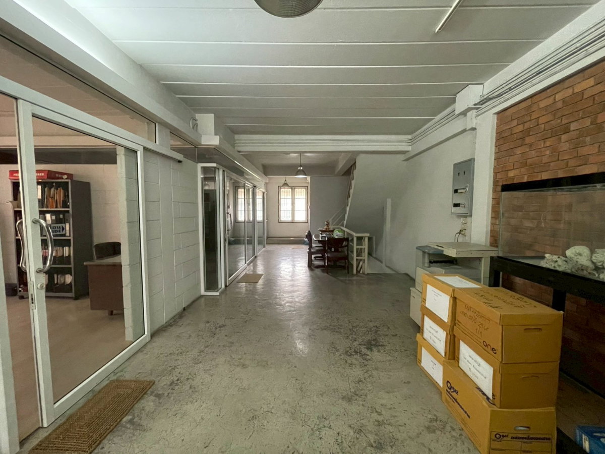 รูป ให้เช่าอาคารพาณิชย์ 2 คูหา ตึกมุม ริมถนนพัฒนาการ ใกล้ซอยพัฒนาการ 30 (ซอยหมู่บ้านปัญญา) - รูปที่ 14/20