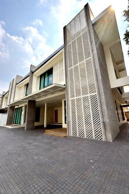 เช่าทาวน์โฮม ฟอร์จูนทาวน์ : ให้เช่าทาวน์โฮมหรูขนาดใหญ่ Klang Ni Was Sukhumvit 49 พื้นที่ใช้สอยกว้าง ทำเลใจกลางสุขุมวิท รายล้อมด้วยแหล่งไลฟ์สไตล์ 