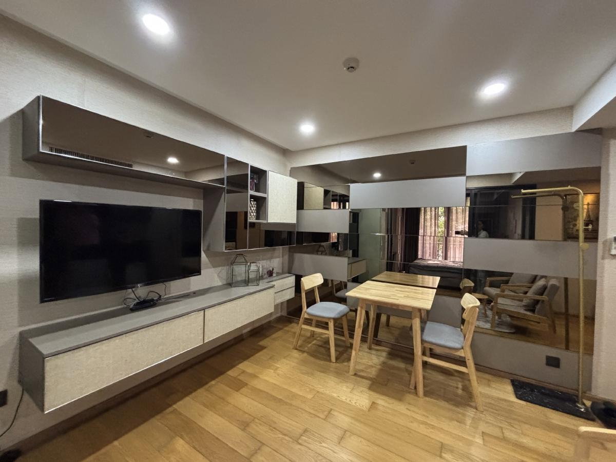 รูป 📍 Klass Langsuan คอนโดใจกลางหลังสวน ใกล้ CBD เดินทางสะดวก 1 ห้องนอน ในงบ 25K - รูปที่ 8/10