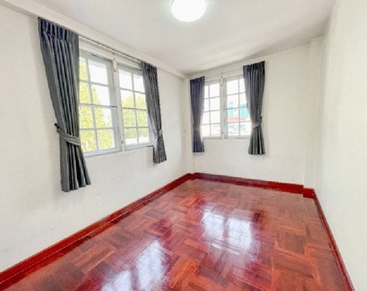 รูป  ให้เช่าบ้านเดี่ยว 2 ชั้น / Home Office ซอยรามอินทรา เข้าซอยไม่ลึก  / ปากซอยรถไฟฟ้า เดินได้ / จอดรถได้ 7 คัน แอร์ทั้งหลัง / เหมาะหลากหลายธุรกิจ - รูปที่ 11/15