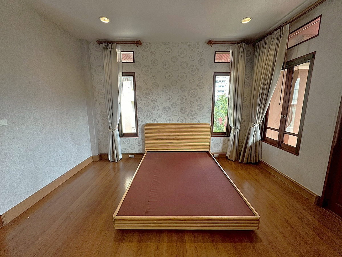 รูป 🏡 บ้านเดี่ยวสไตล์รีสอร์ท พร้อมสระว่ายน้ำส่วนตัว เอกมัย ** NO CO-AGENT ** - รูปที่ 24/25