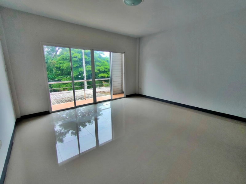 รูป ทาวน์เฮ้าส์ 2 ชั้น บ้านป่ากล้วย หมู่ 6 ถนนพหลโยธิน (ทล.1) ต. สันทราย อ.เมืองเชียงราย จ.เชียงราย (ราคา 1,200,000 บาท) - รูปที่ 6/10