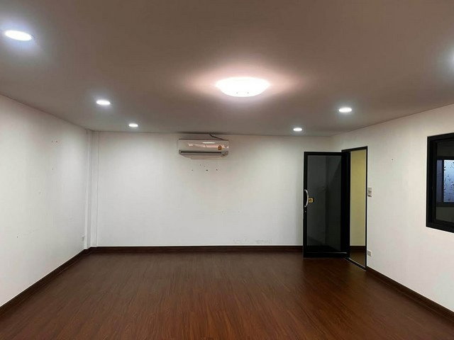 รูป HR3343ให้เช่าโกดังพร้อมออฟฟิศ 2 ชั้น – ทำเลโชคชัย 4 / สตรีวิทยา 2 พื้นที่ใช้สอยรวม 260 ตร.ม. | ประตูไฟฟ้า | กล้อง CCTV 13 ตัว (พร้อมทำธุรกิจทันที!) - รูปที่ 6/13