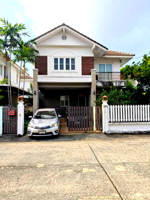 Houses for sale : Single house for sale in Baan Patra Onnut-Outer Ring Road Sukhumvit 2 project. Special price.