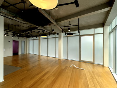 เช่าพื้นที่ขายของ ม.ศรีนครินทรวิโรฒ วิทยาเขตประสานมิตร : พื้นที่ร้านค้าสภาพดี ริมถนนสุขุมวิท เหมาะทำธุรกิจ คลินิค สปา โชว์รูมสินค้า ** NO CO-AGENT **