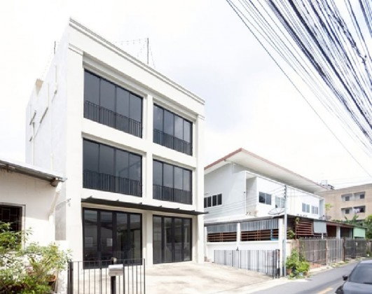 รูป ให้เช่าอาคารสำนักงาน / Home Office 3.5 ชั้น ซอยบางนา ตราด 13 เข้าซอยไม่ลึก / ติดแอร์แล้ว / เหมาะเป็นสำนักงาน ธุรกิจ Online จดบริษัทได้ - รูปที่ 2/14
