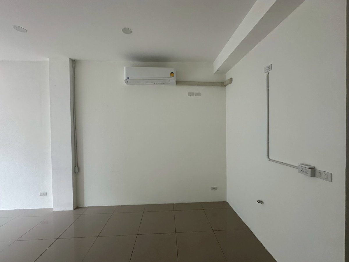 รูป ให้เช่า อาคารพาณิชย์ 3 ชั้น ทำเลดี ตรง Star avenue ใกล้สถานีขนส่งอาเขต ศาลเด็ก Central festival-RW007792 - รูปที่ 6/20