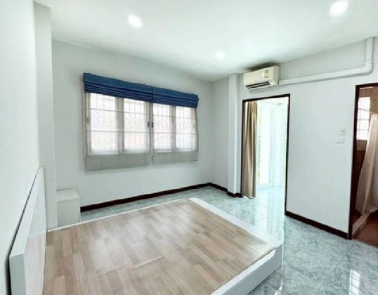 รูป ให้เช่าบ้านเดี่ยว 2 ชั้น ซอยพัฒนาการ 50 / บ้านรีโนเวทใหม่ / ไม่มีเฟอร์นิเจอร์ / แอร์ 6 เครื่อง / อยู่อาศัย หรือ Home Office จดบริษัทได้ - รูปที่ 10/15
