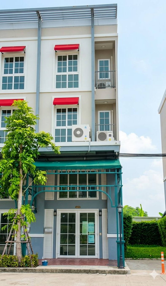 รูป 🎈📢ให้เช่า ทาวน์โฮม /โฮมออฟฟิตห้องมุม 3.5 ชั้น ติด ABAC บางนา โครงการเมทโทรบิซทาวน์ บรรยากาศสไตล์ยุโรป - รูปที่ 2/15