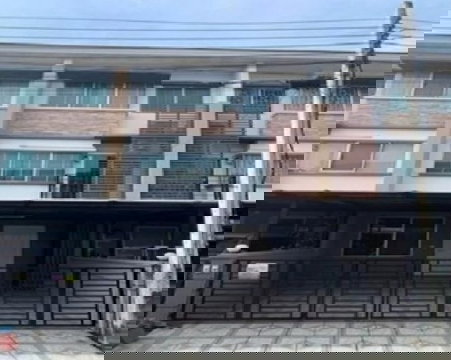 ให้เช่าทาวน์โฮม 3 ชั้น โครงการทาวน์พลัส เกษตร นวมินทร์ ถนนคลองลำเจียก  แอร์ 5 เครื่อง เฟอร์นิเจอร์ครบ อยู่อาศัยเท่านั้น 