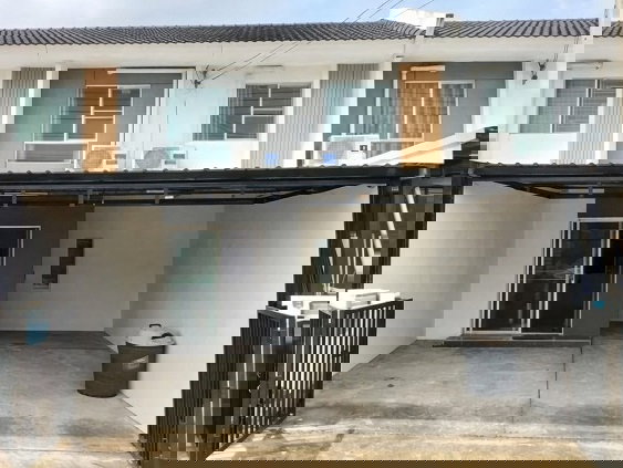 รูป ตลาดคลองหก 900 ม. ทาวน์เฮ้าส์ 2 ชั้น สภาพสวย 3 นอน 2 น้ำ ใกล้ ม.เทคโนโลยีราชมงคลธัญบุรี 800 ม.รีโนเวทใหม่ทั้งหลัง 17.4 ตร.ว. 140 ตร.ม. - รูปที่ 1/8