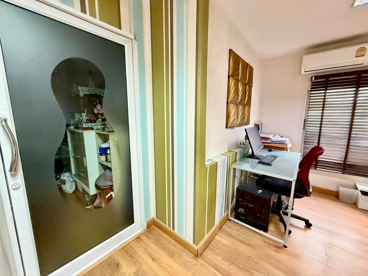 รูป ขายทาวน์โฮม 3 ชั้น 2 หลังติดกัน บ้านกลางเมือง ลาดพร้าว–โยธินพัฒนา | พื้นที่ขนาดใหญ่ เหมาะอยู่อาศัยหรือทำโฮมออฟฟิศ - รูปที่ 12/18