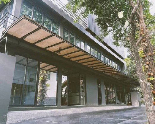 รูป  ให้เช่าอาคารสำนักงาน 2 หลัง สไตล์ loft 3 ชั้น ซอยรัชดาภิเษก 32/ แอร์ทั้งอาคาร /เหมาะเป็นสำนักงาน , Studio , IT Office , ธุรกิจ Online - รูปที่ 4/13