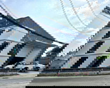 ให้เช่าอาคาร / Home Office + พื้นที่เก็บของ Storage / ติดถนน รัตนาธิเบศร์ ใกล้รถไฟฟ้าสายสีม่วง สถานีไทรม้า / จอดรถ 9 คัน / จดบริษัทได้