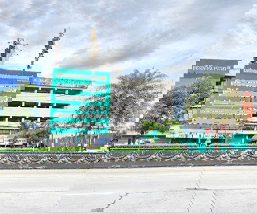 รูป  ให้เช่าอาคารพาณิชย์ , Show room 4.5 ชั้น 4 คูหาตีทะลุ / ริมถนนกิ่งแก้ว/ จอดรถได้ 20 คัน / ให้ Grace period 3 เดือนตกแต่ง ให้เช่าในสภาพนี้  - รูปที่ 2/10