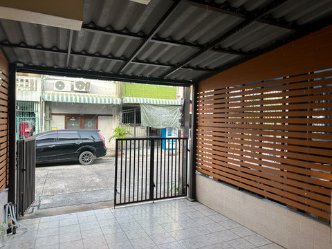 ให้เช่าทาวน์เฮาส์ที่ไกล้ทุกๆที่ที่คุณคิดจากบ้าน400เมตรก็ขึ้นบันไดเลื่อนรถไฟฟ้าเลย