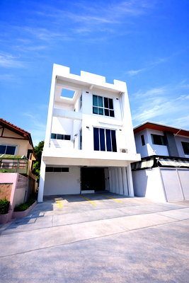 เช่าโฮมออฟฟิศ กรุงเทพมหานคร : โฮมออฟฟิศให้เช่า พระราม 9 (RCA) | จอดรถ 5 คัน | จดทะเบียนบริษัทได้   