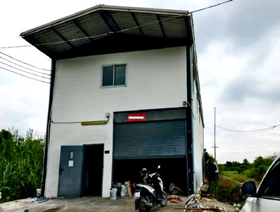 เช่าโรงงาน กรุงเทพมหานคร : ให้เช่าโกดังพร้อมสำนักงาน / พื้นที่โกดัง 335 ตารางเมตร / ทำเล ซอยลาดกระบัง 42 / ใกล้สนามบินสุวรรณภูมิ / รถ 10 ล้อ เข้า ออกได้