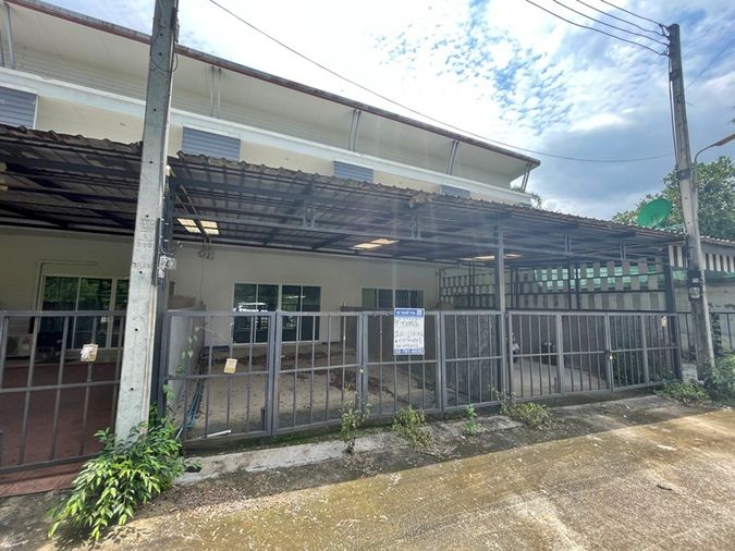 ทาวน์เฮ้าส์ 2 ชั้น บ้านป่ากล้วย หมู่ 6 ถนนพหลโยธิน (ทล.1) ต. สันทราย อ.เมืองเชียงราย จ.เชียงราย (ราคา 1,200,000 บาท)