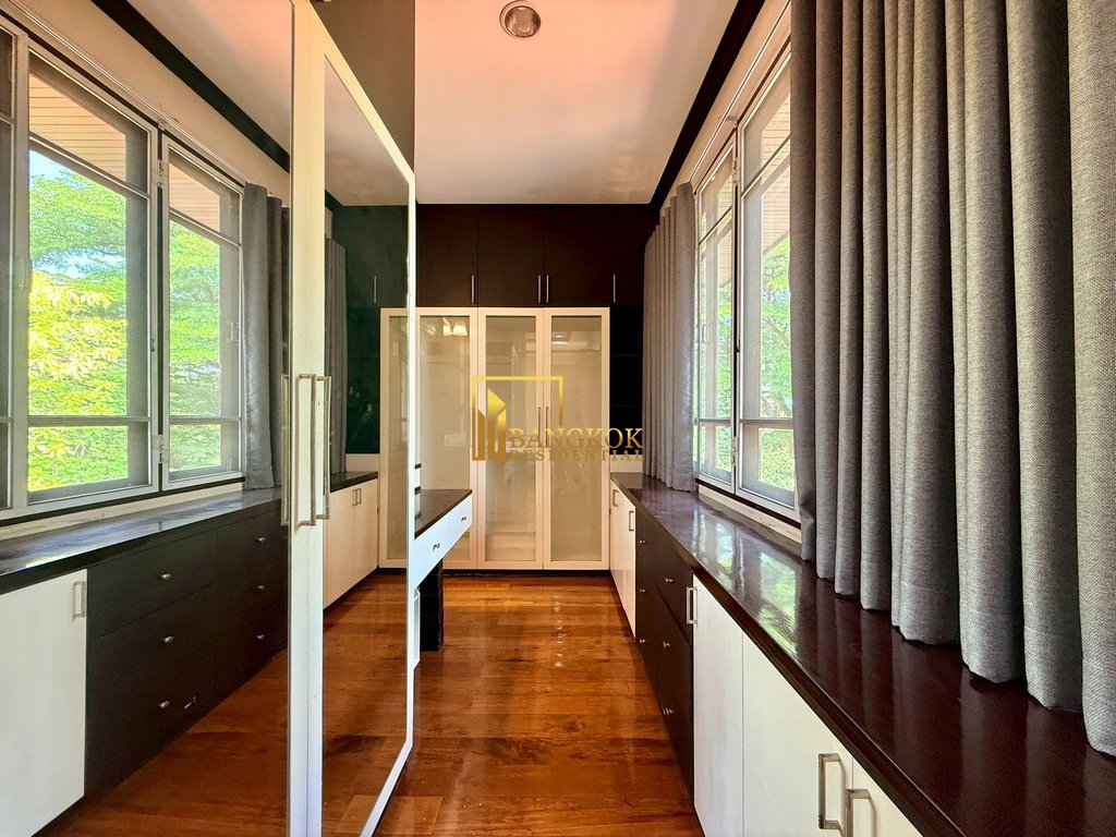 รูป Spacious 4 Bedroom House For Rent in Popular Ekkamai Area - BR27871SH - รูปที่ 24/39