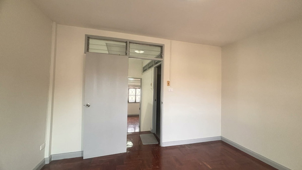 รูป ขาย ทาวน์เฮ้าส์ 2 ชั้น หมู่บ้าน สิรีนเฮ้าส์ วัชรพล รีโนเวท สวย ใหม่ ฟรีโอน - รูปที่ 21/22