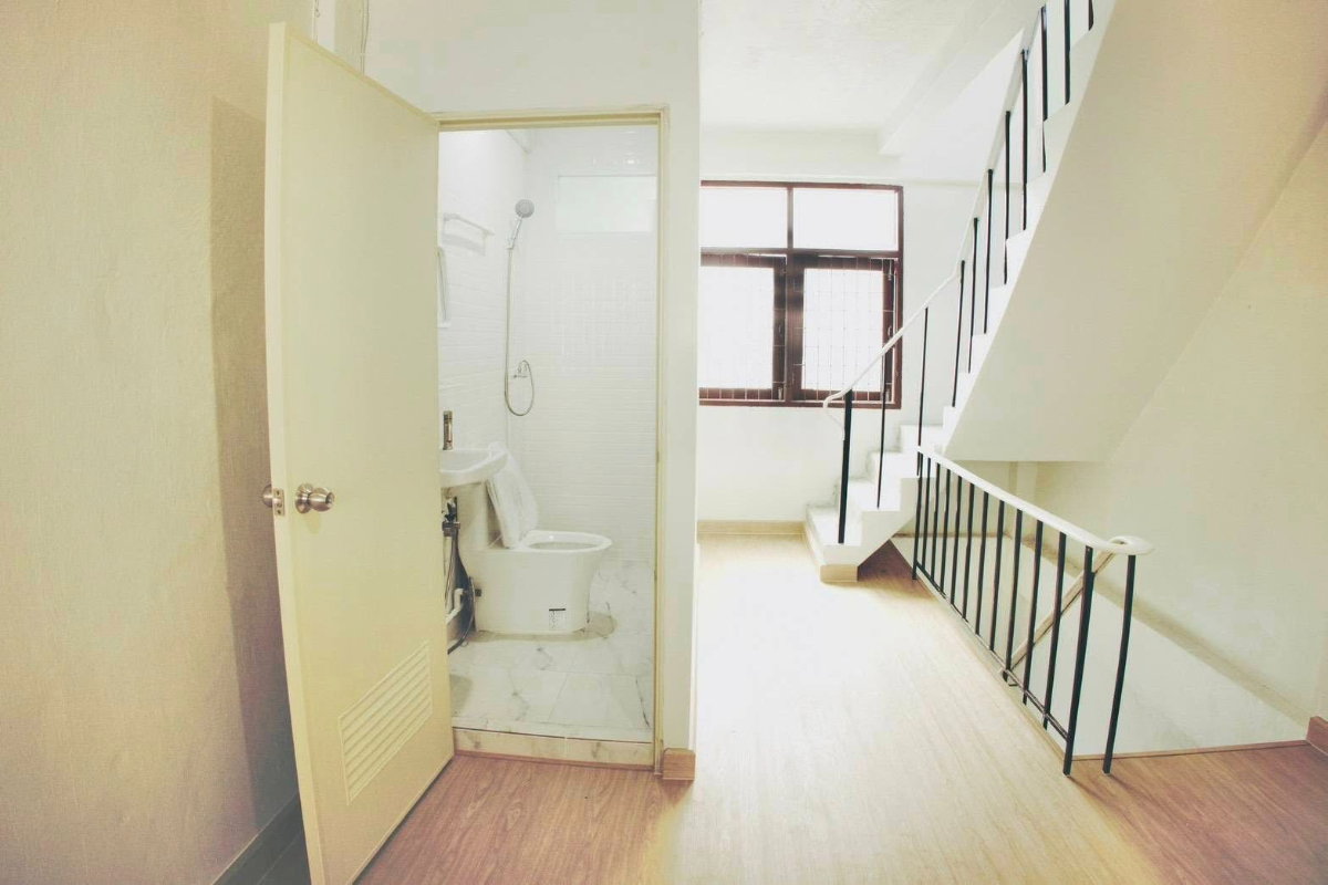 รูป 🏡 รหัส TH071 | ให้เช่าทาวน์เฮ้าส์ 4 ชั้น หลังมุม + ดาดฟ้า (รีโนเวทใหม่ทั้งหลัง) ย่านสาทร 11 ใกล้ BTS เซนต์หลุยส์ เลี้ยงสัตว์ได้ 🐾 - รูปที่ 7/11