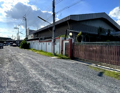 เช่าโรงงาน กรุงเทพมหานคร : ให้เช่าโกดังพร้อมสำนักงาน พื้นที่ประมาณ 960 ตารางเมตร (24 x 40 เมตร) ทำเลพระราม 2 ซอยเทียนทะเลต้น ๆ เข้าซอยไม่ลึก / รถใหญ่ เข้าออกได้