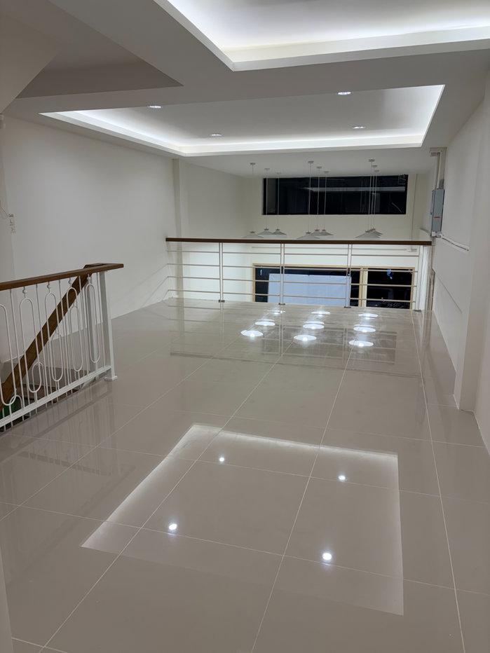 รูป ให้เช่าอาคารพาณิชย์หัวหิน ตึกแถวหัวหินติดถนนเพชรเกษม ใกล้ตลาดไนท์มาร์เก็ต รีโนเวทใหม่ทั้งตึก ทำหน้าร้านแล้ว พร้อมทำธุรกิจ - รูปที่ 3/9