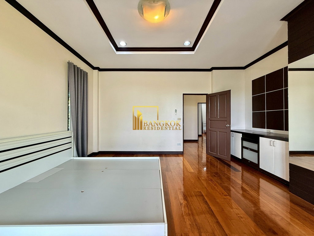 รูป Spacious 4 Bedroom House For Rent in Popular Ekkamai Area - BR27871SH - รูปที่ 23/39