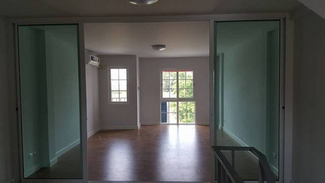 รูป 🎈📢ให้เช่า ทาวน์โฮม /โฮมออฟฟิตห้องมุม 3.5 ชั้น ติด ABAC บางนา โครงการเมทโทรบิซทาวน์ บรรยากาศสไตล์ยุโรป - รูปที่ 13/15