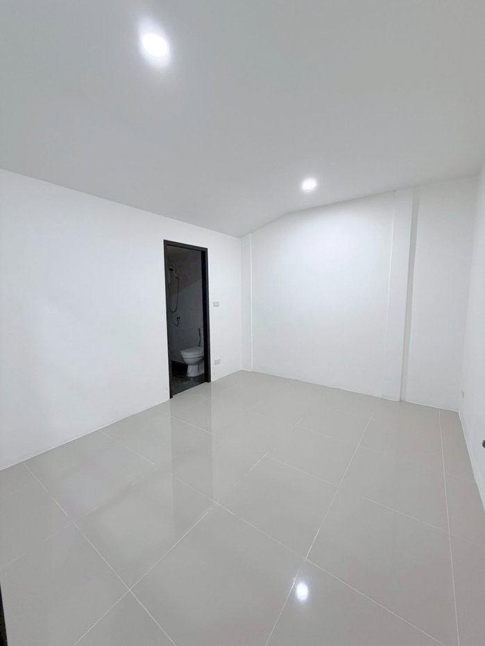 รูป ขาย ‼️ บ้านเคหะสิเหร่ ซอย 11 รีโนเวทใหม่ ✨ 2 ห้องนอน 2 ห้องน้ำ พร้อมที่จอดรถ Agent Welcome 🥰 - รูปที่ 12/25
