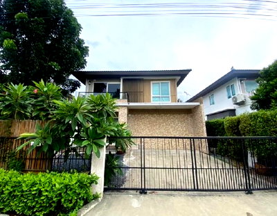 เช่าบ้านเดี่ยว ถนนจตุโชติ : ให้เช่าบ้านเดี่ยว 2 ชั้น หมู่บ้านมัณฑนา เลค วัชรพล ถนนสุขาภิบาล 5  เฟอร์นิเจอร์ครบ อยู่อาศัย เลี้ยงสัตว์ได้ หรือ เป็นสำนักงาน จดบริษัทได้