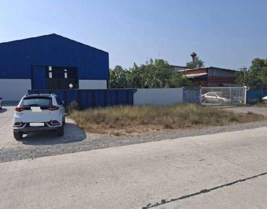 รูป ให้เช่าโกดังพร้อมสำนักงาน ติดถนนใหญ่ / พื้นที่ 800 ตารางเมตร / มีเครนยกของ ขนาด 3 ตัน / ทำเล คลอง 11 ลำลูกกา / รถเทรลเลอร์ เข้าออก สะดวก - รูปที่ 2/12